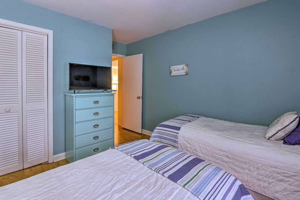 Steps to Beach & Pool Area: Hilton Head Condo