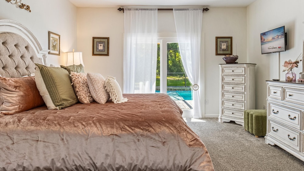 Southern Charm by Southern Vacation Rentals