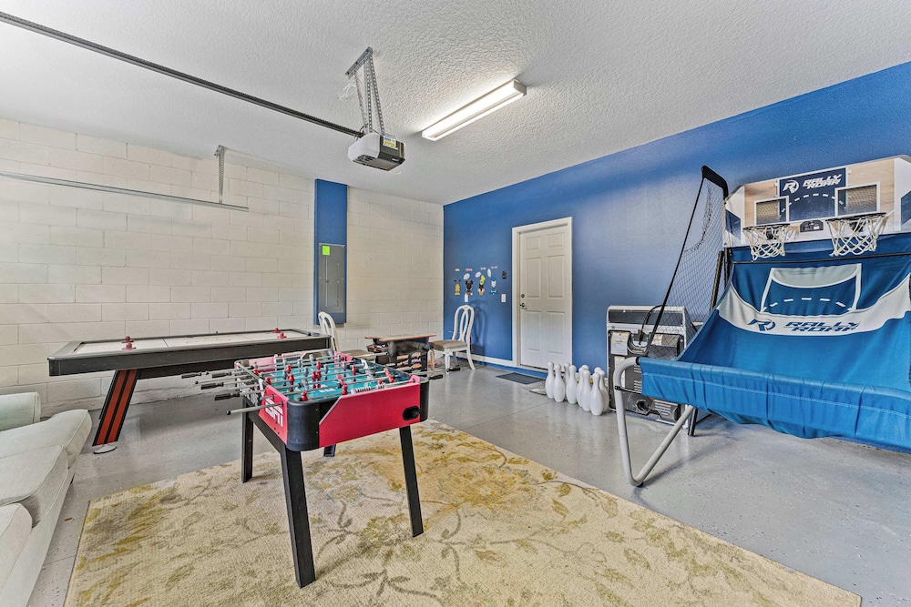 Loft & Leisure Villa 6 Bdrs!