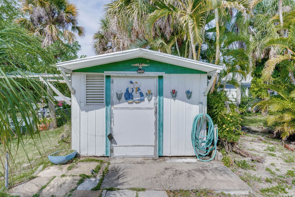 Port Charlotte Retreat w/ Lanai + Private Pool! view 3