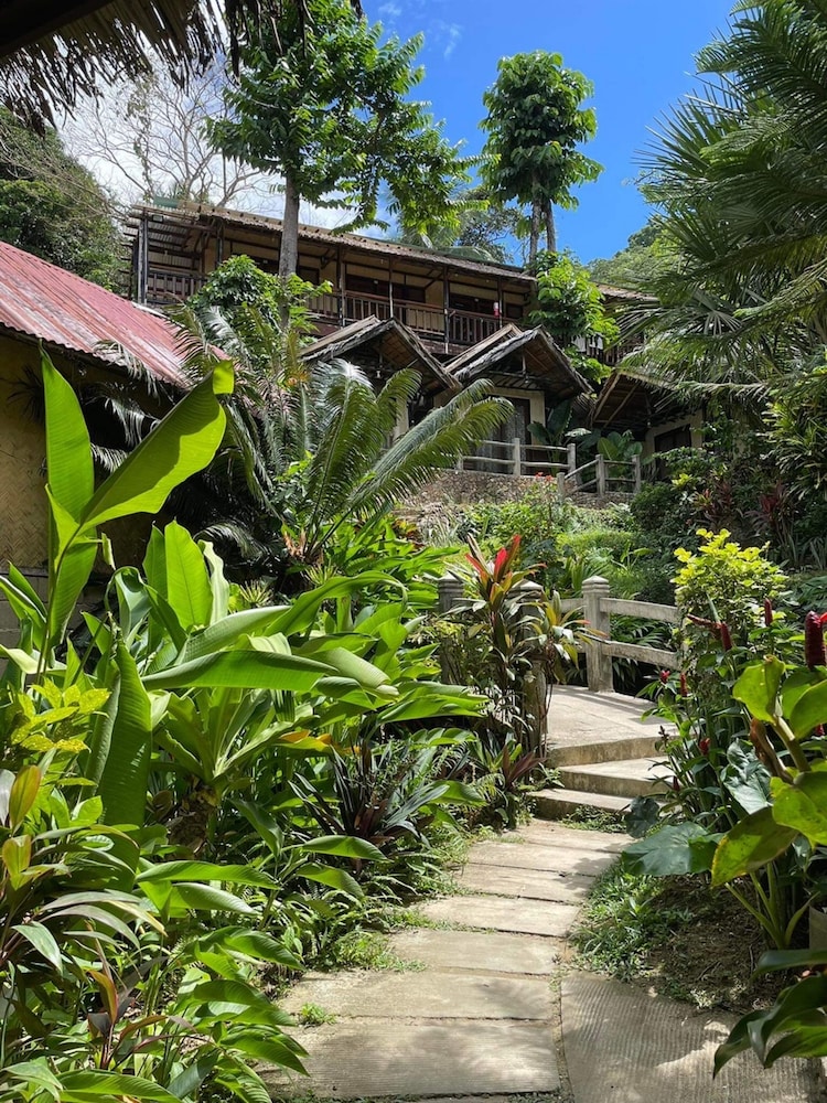 Novie's Tourist Inn