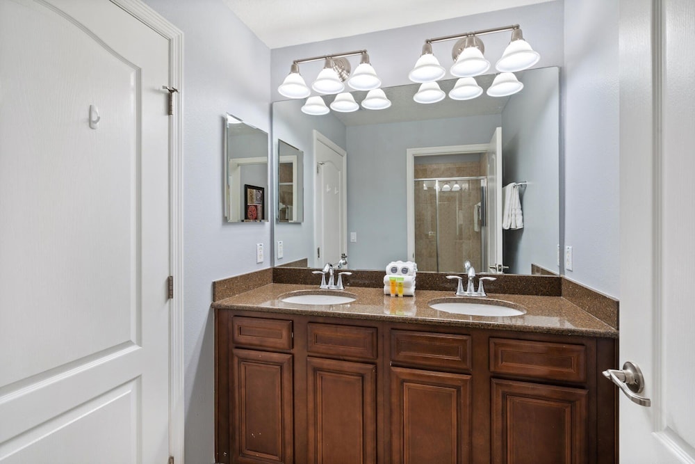 8963 Majesty Palm Rd
