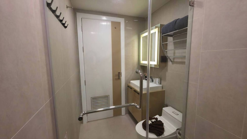 Room-a301- 1 Bedroom Corner Condo Forest