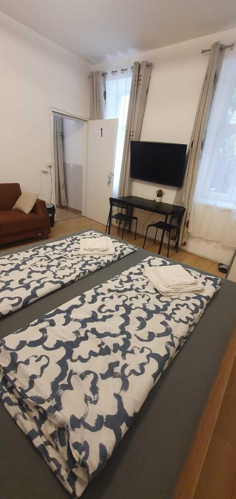 Affordable 2BR Stay 15 Min Enkplatz