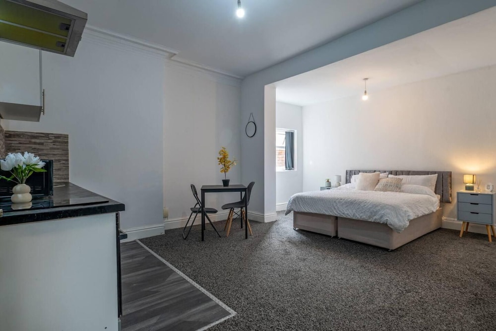 Stunning 1 Bed Studio3 in Coventry view 2