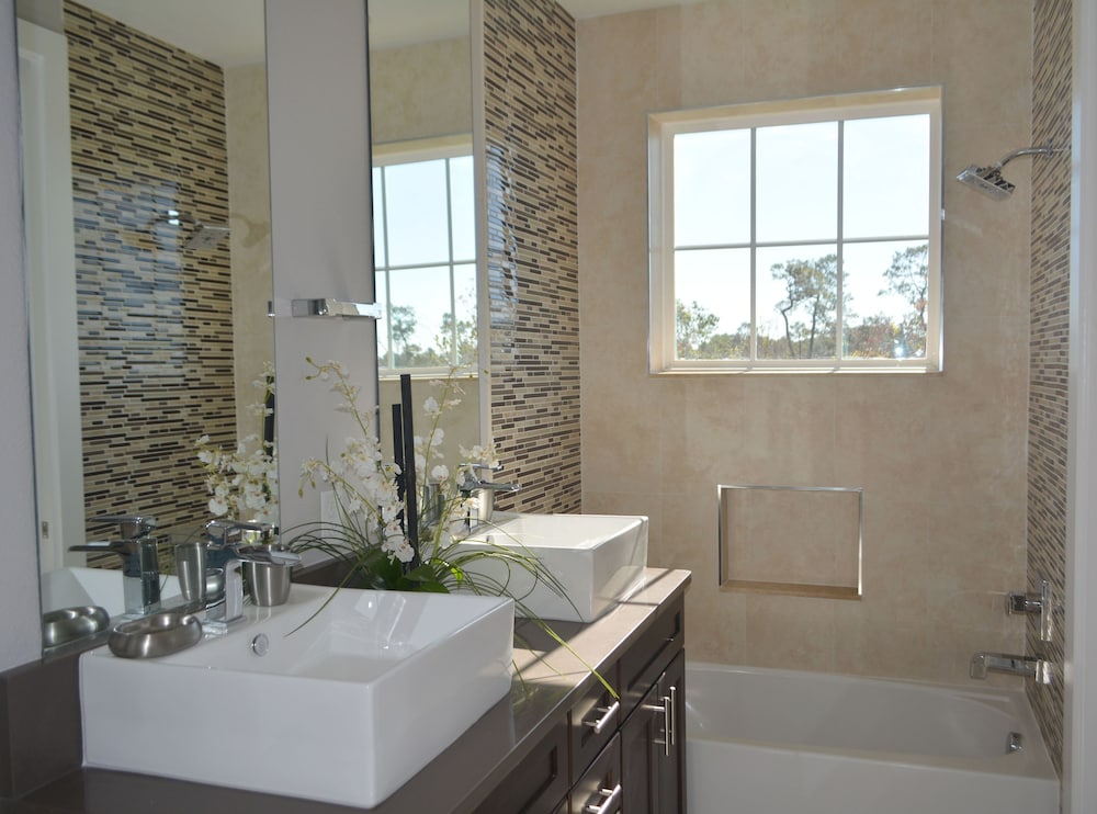 Summerville Vacation Homes by Columbia Management