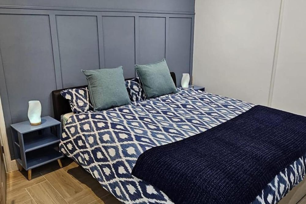 Chester - 4 Bed House Free Parking