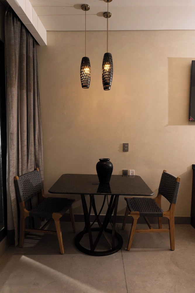 Hotel Zuma Colony