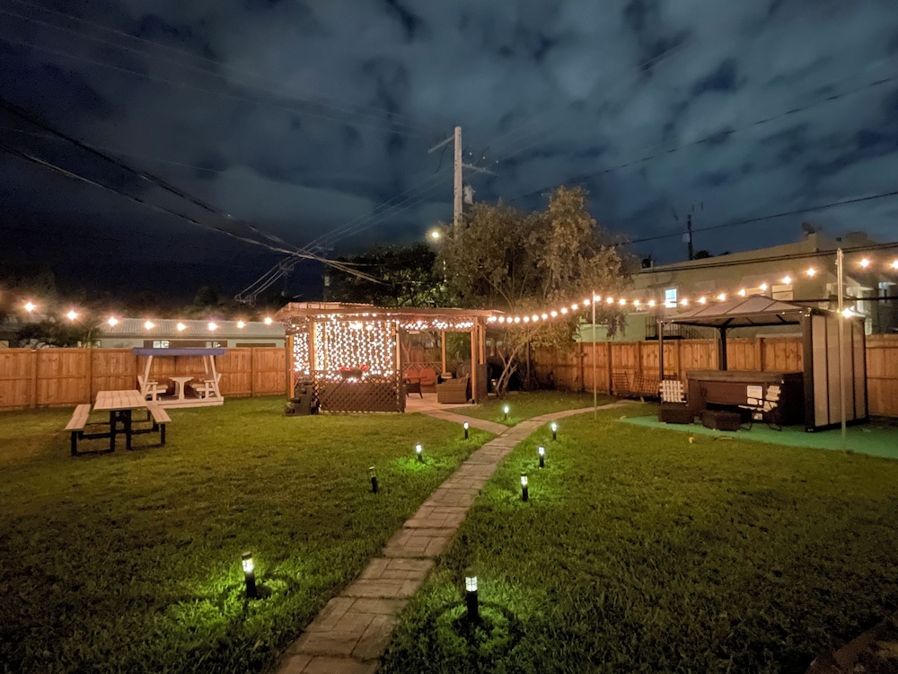 4BR, 4BA House Beach, Entertainment, Nightlife