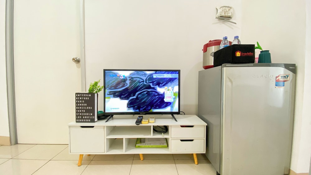Homey And Modern 2Br At Green Bay Pluit Apartment