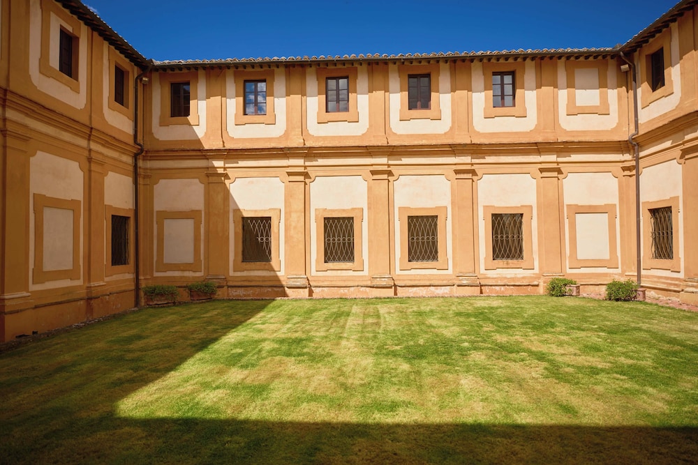 Sant'Anna in Camprena Agriturismo