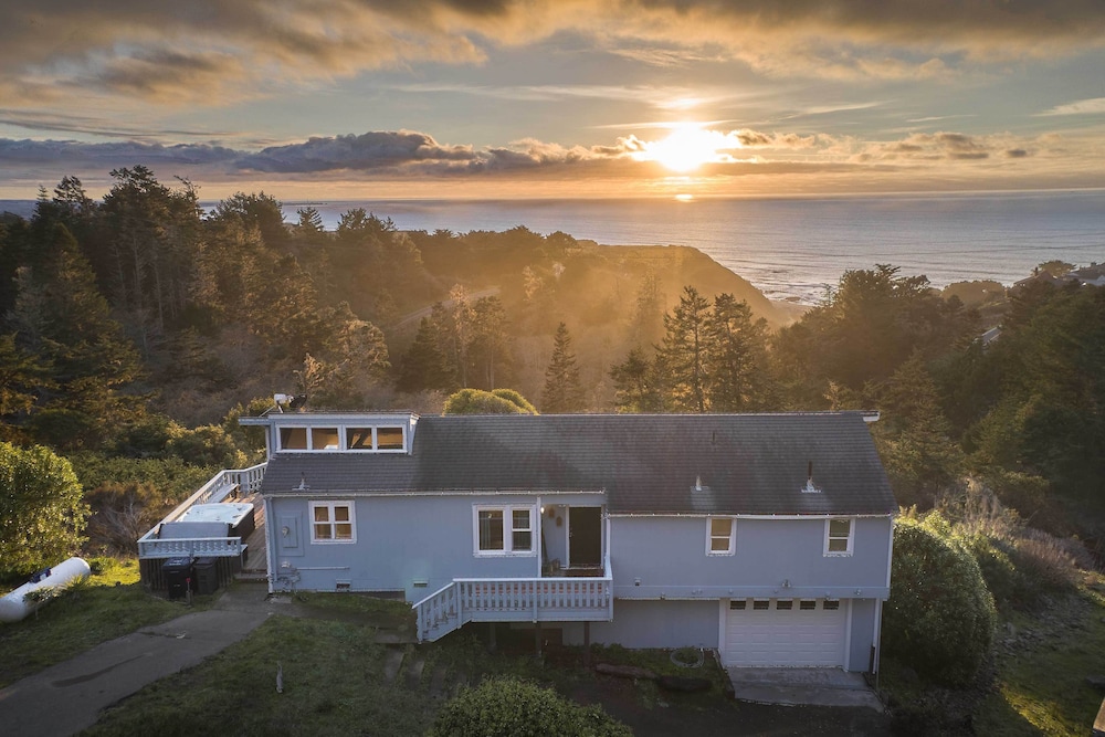 Hot Tub + Ocean Views: Spacious Irish Beach Home! view 5