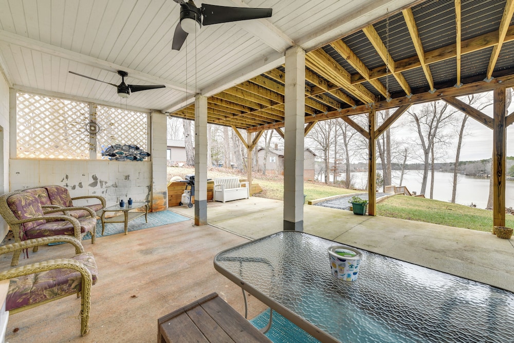Lakefront Retreat w/ Dock, Patio & Grill in Bracey