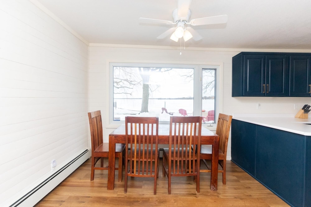 Bungalow by the Bay Spot on Wellers Bay - PEC