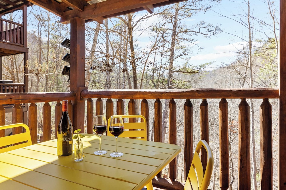 Redesigned, Hot Tub, Firepit, Billiards Pigeon Forge Riverbend by Avantstay
