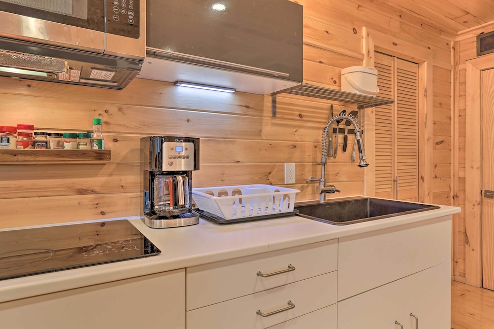 Cozy Couples Cabin: Hike, Dine, Fish, and More! view 5