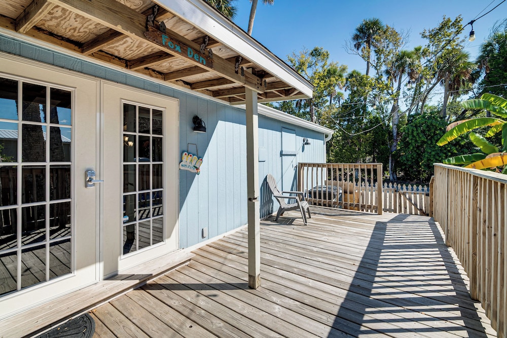 5 Mi to Manatees! Waterfront Crystal River Home
