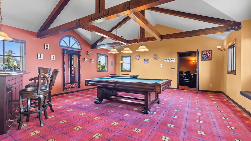 Seacliff Haven Waterfront Luxury, Stunning Views, Hot Tub & Game Room