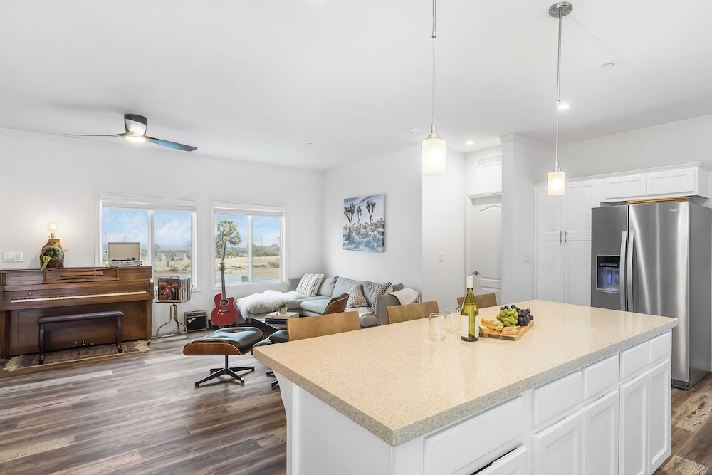 Pool, Spa, Pickleball & Piano Near Pioneertown Harmony House by Avantstay