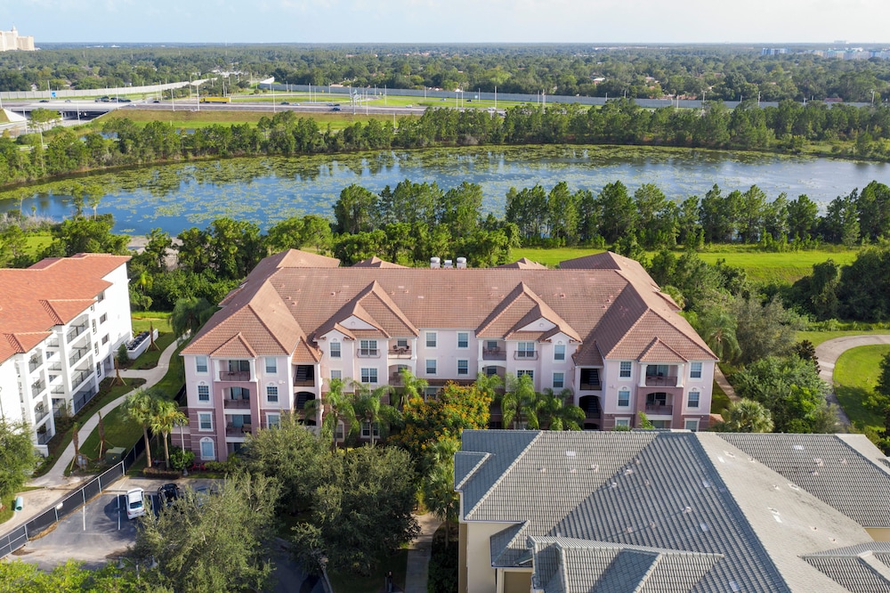 Magnificent 2 Bedroom Apartment Vista Cay Resort 107