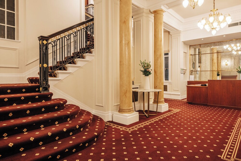 Claridge House by SLO