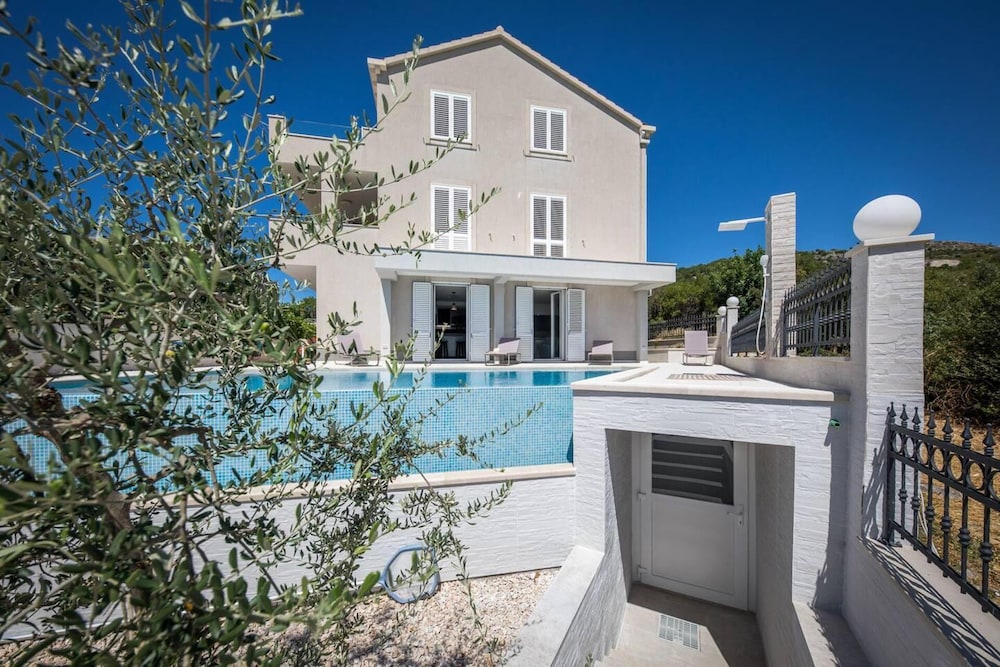 Beautiful 1-bed Apartment in Pobrezje-dubrovnik