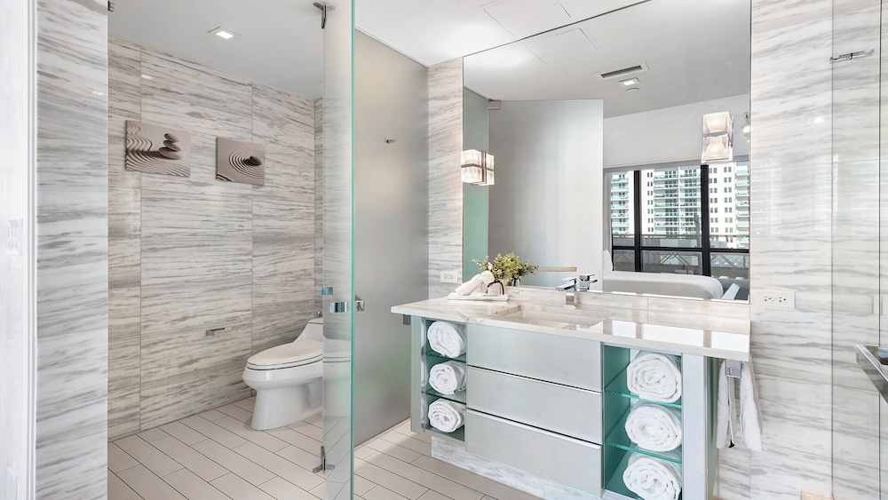 Luxury Vacation Rentals in South Beach by LRMB