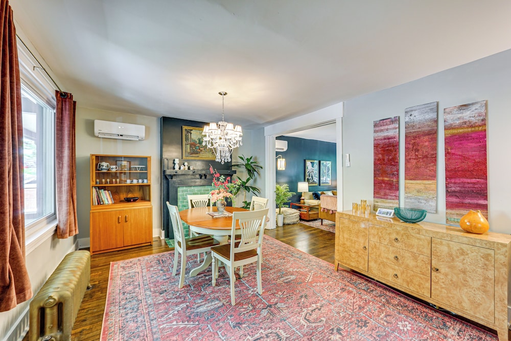3 Mi to Frick Park: Artsy, Urban Retreat w/ Deck