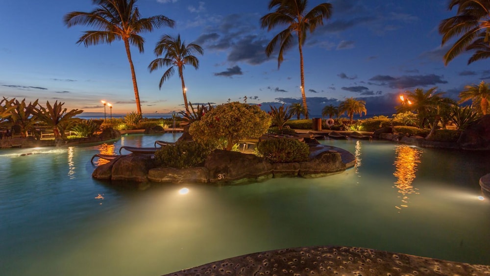 Peaceful Hawaiian Condo w Upscale Amenities - Near Dolphin Quest - Pool!- Vrkcv