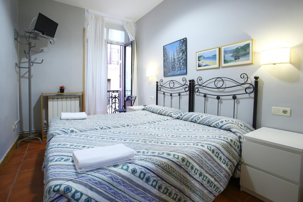 San Sebastian Vacations - Pension San Juan - Property Image 29