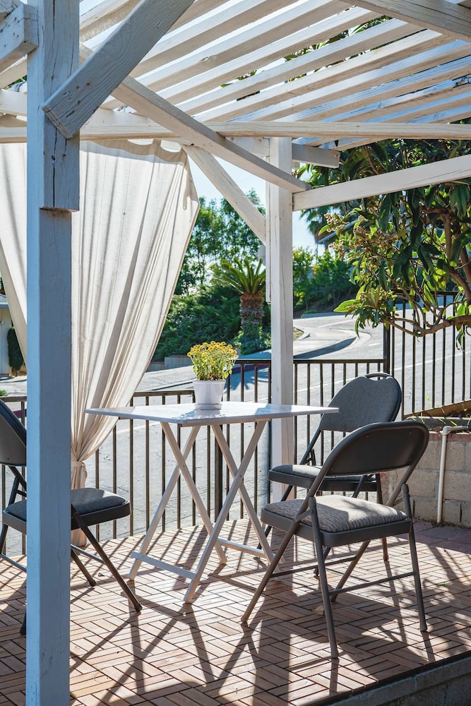Modern 5BR Villa w AC Fast Wifi Near Crypto