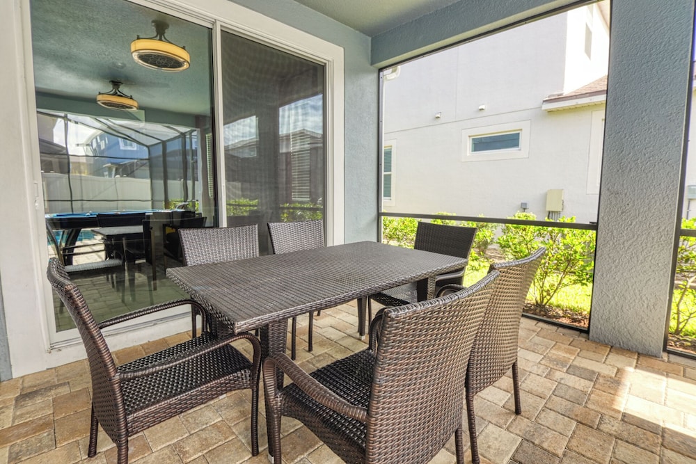 Jodie's Luxury Solara Home