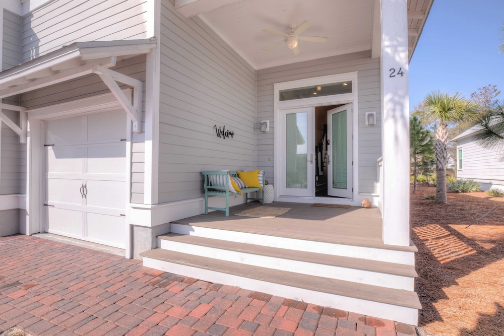 Coconut Cove by Avantstay Deck w/ Hot Tub, Access to 2 Pools