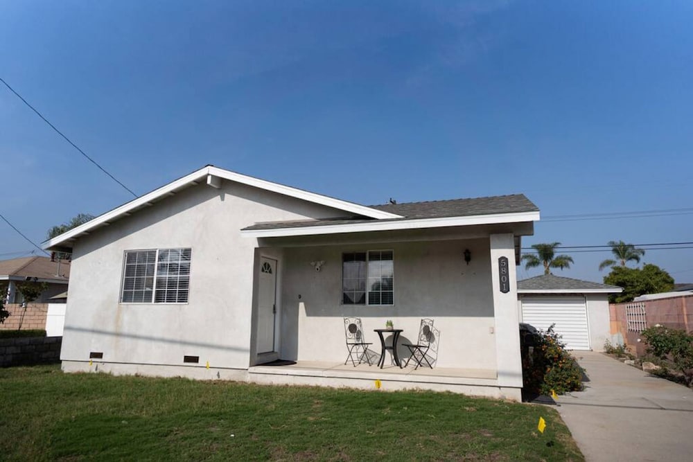 Large 4-bedroom House With AIR Hockey Table Close TO Disneyland IN Orange County p41
