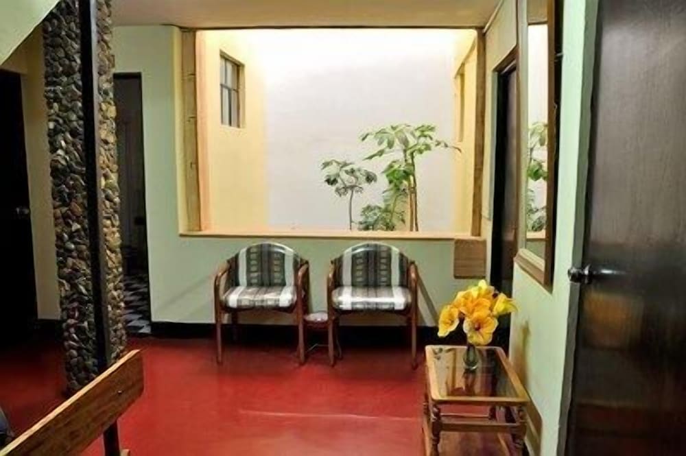 HOSTAL LOS UROS
