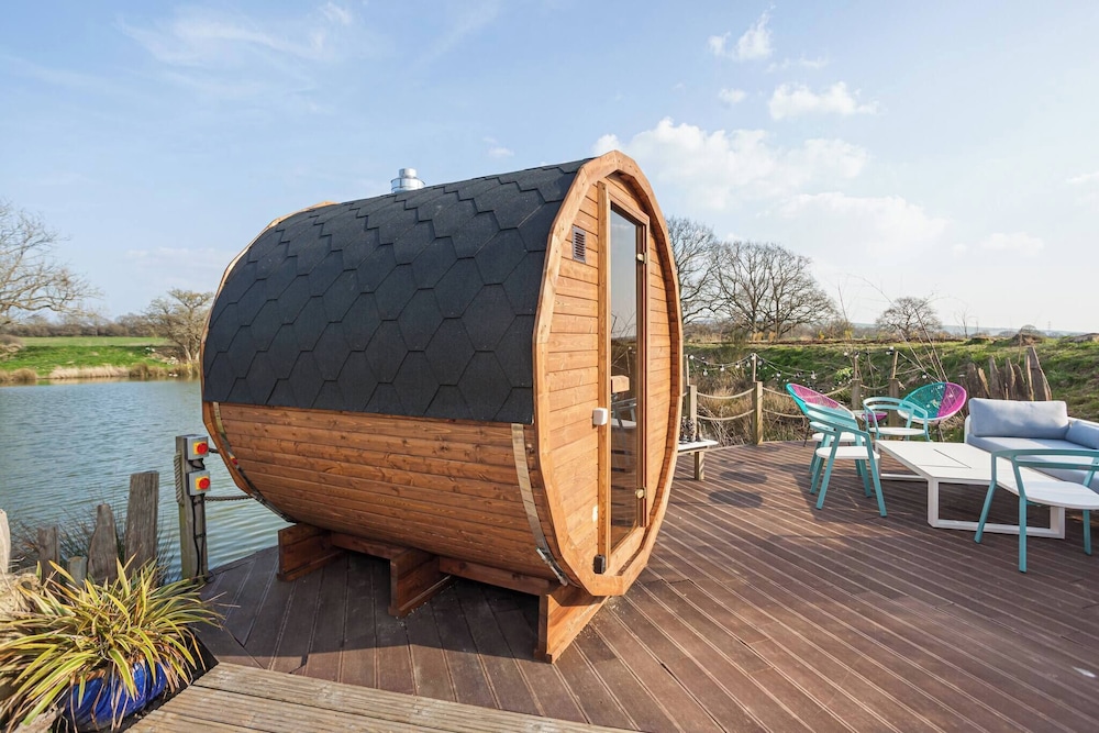 Lakeside Sussex Retreat