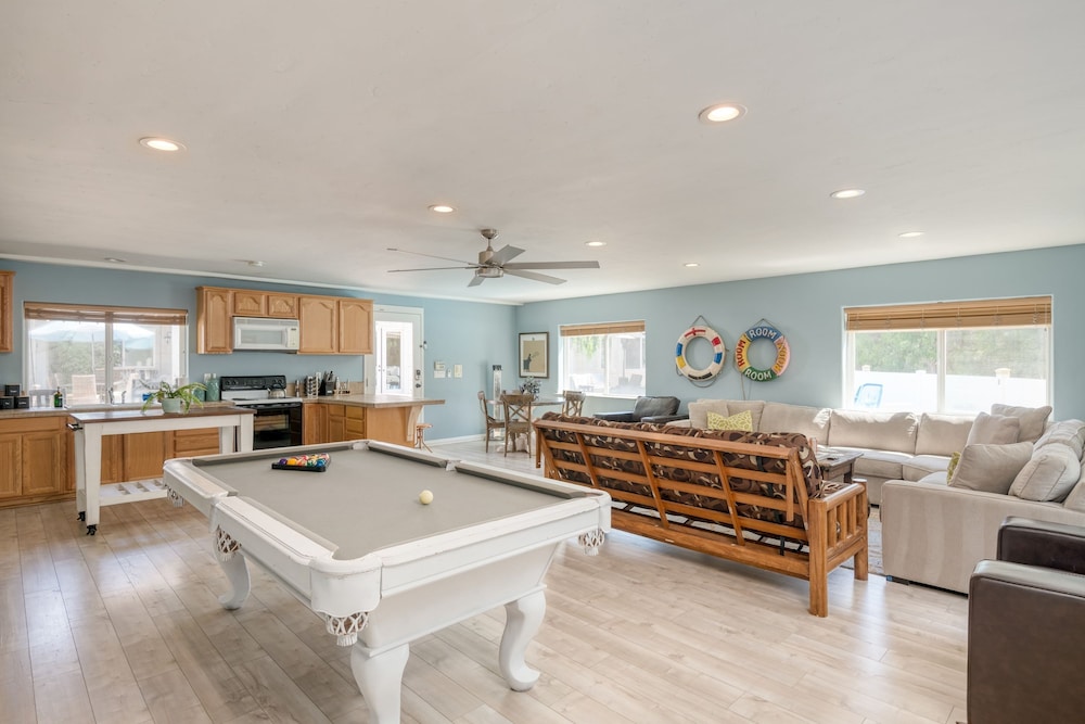 Grand Contento by Avantstay Extraordinary Estate w Pool Movie Room