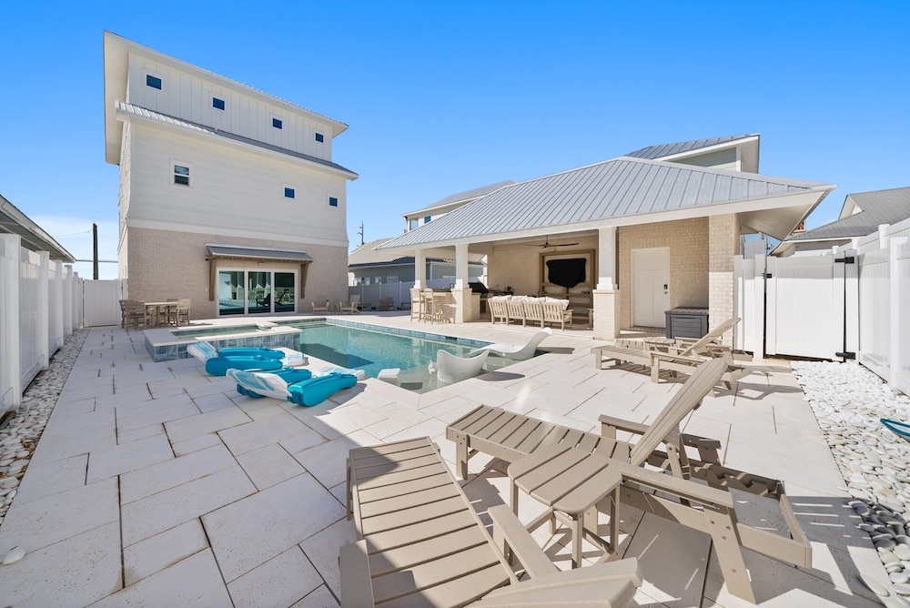 Pink Tequila Sunrise 7 Bedroom Home