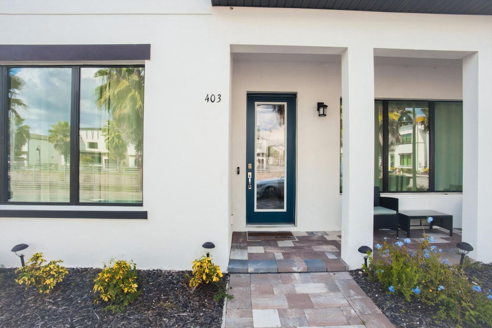 Townhome- 4Bd - Close To Parks Shops