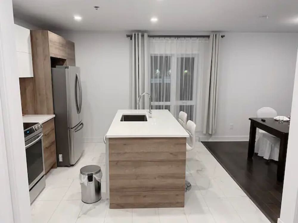 2001 Av. Beaconsfield