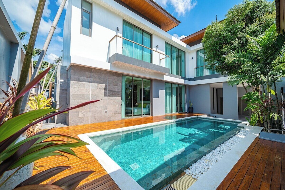Teak 5BR Pool Villa Bang Tao + Airport Shuttle