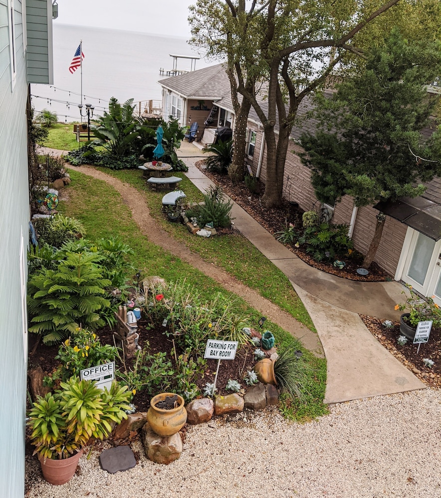 Come Friday Cottages on the Bay
