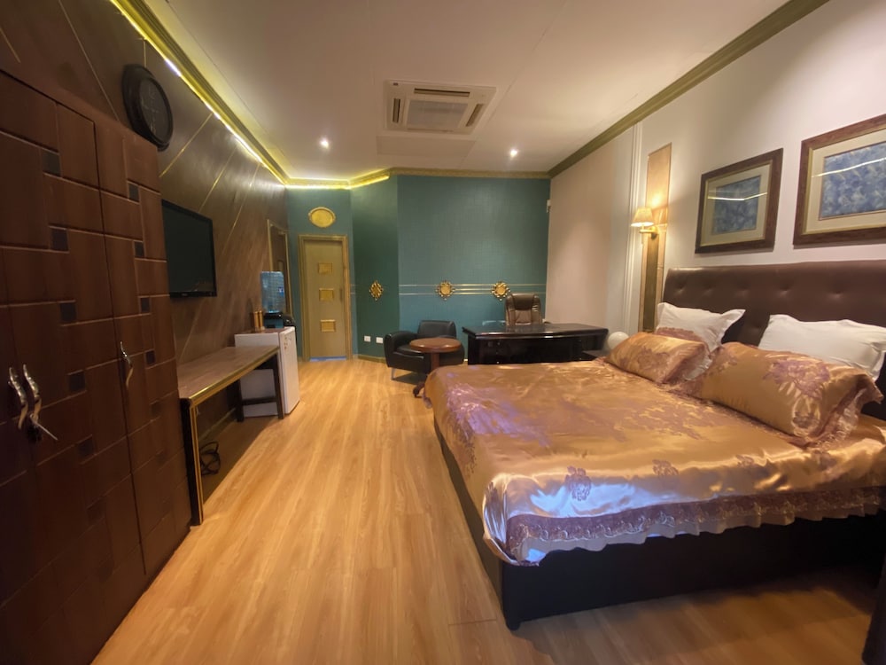 La Belva Court view 3
