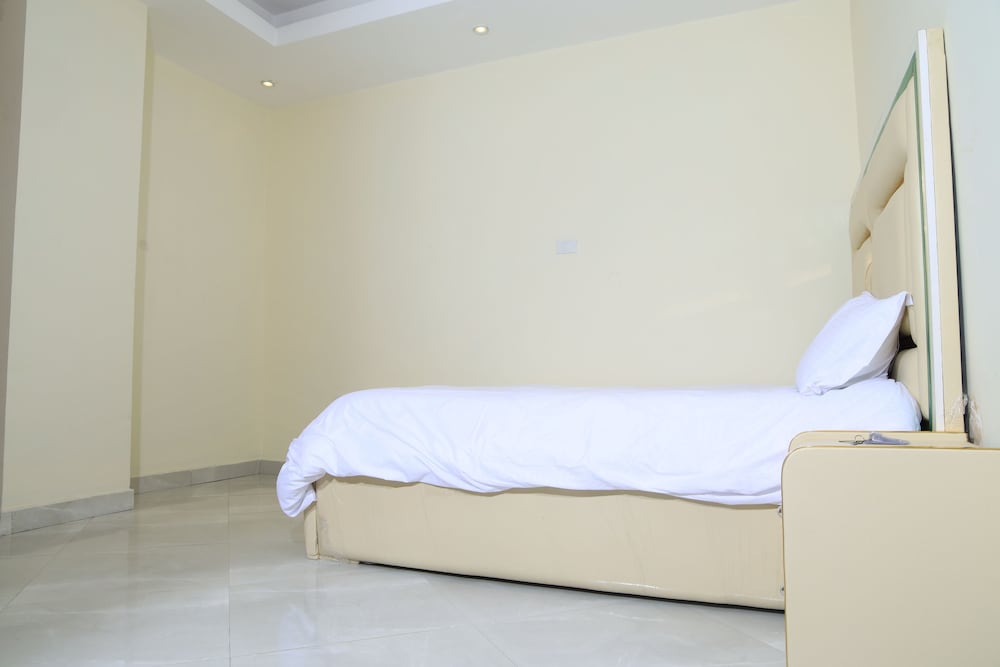 PrimeNest - 3 bedroom Apartment