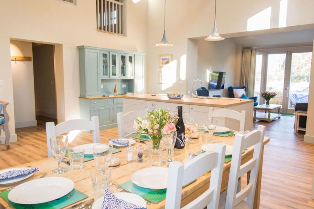 Host Stay Boathouse Barn