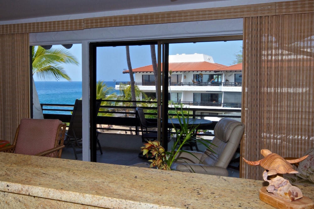 Almost Ocean Front - Beautiful Woodwork - Top Floor - Vrkcv