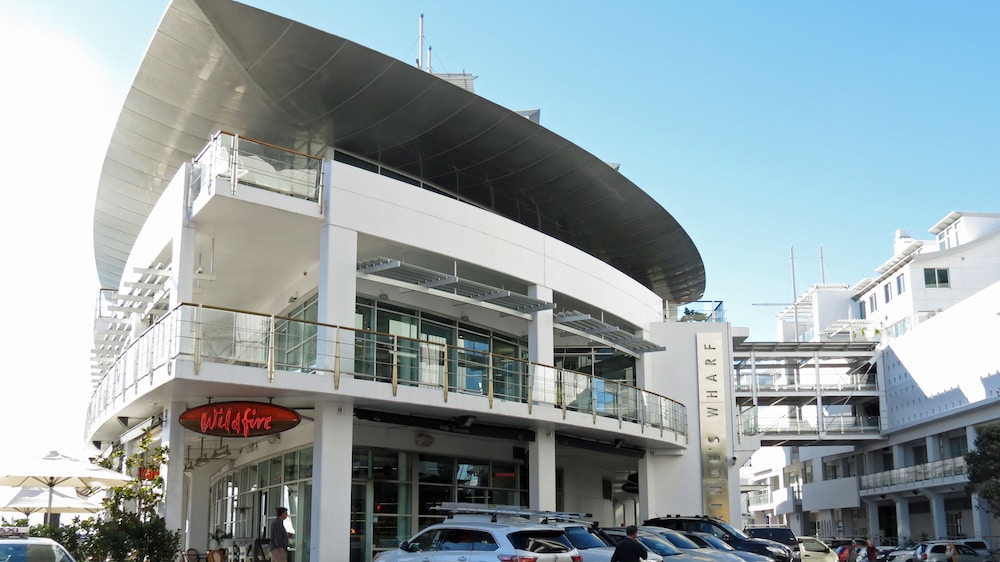 Princes Wharf Couple's Retreat - Adults Only