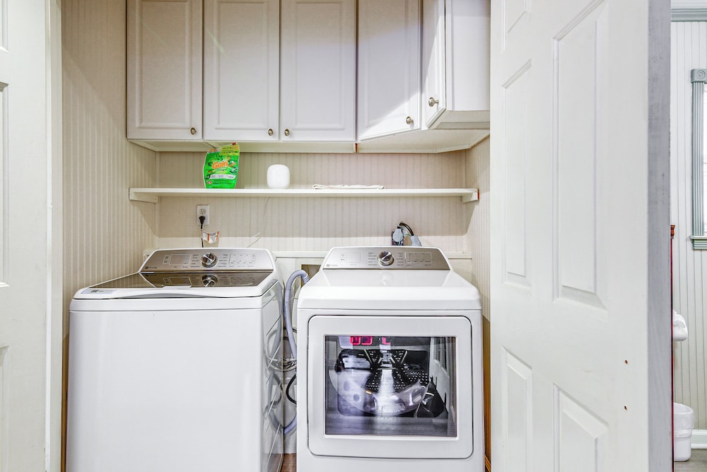 Spacious Memphis Retreat: 5 Mi to Downtown Beats!