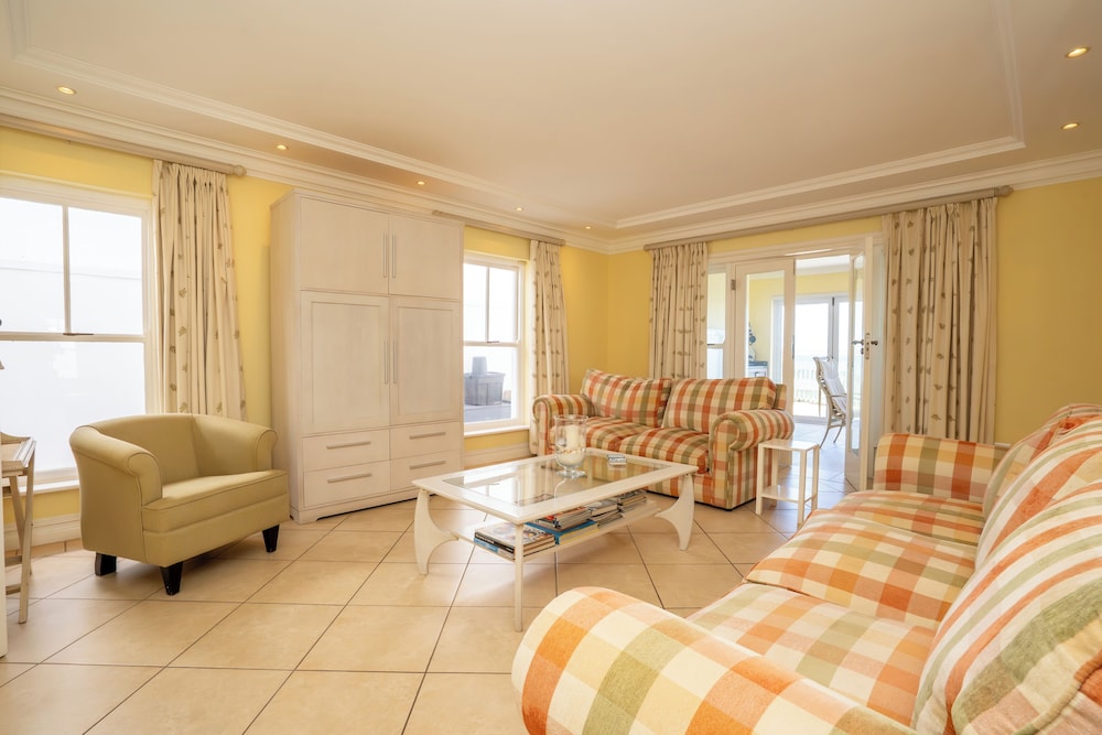 Charming Langebaan Holiday Home With Panoramic Views