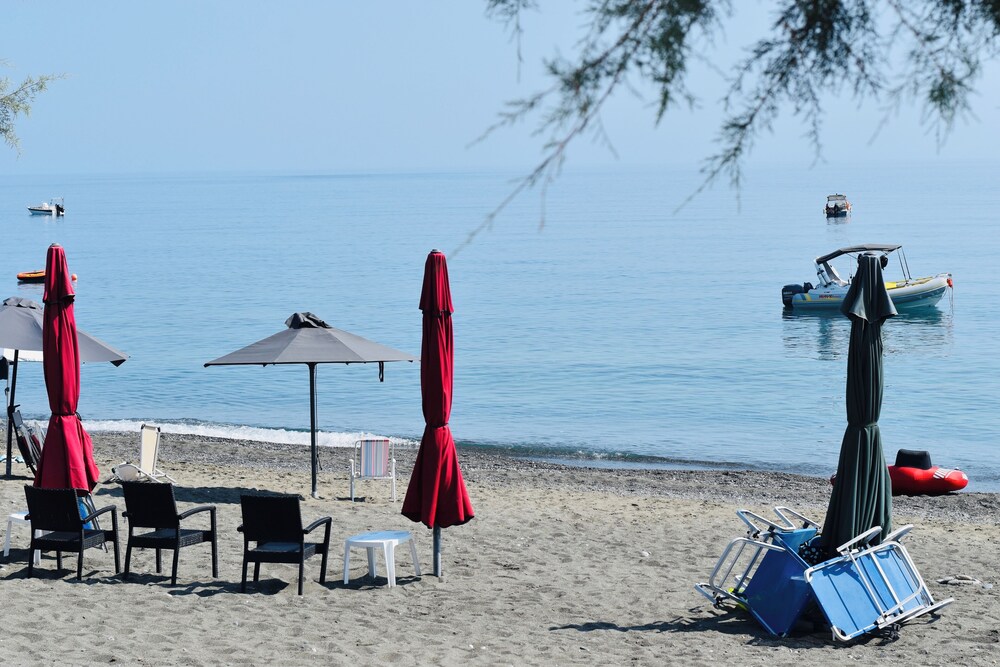 Armonia Seaview Suites